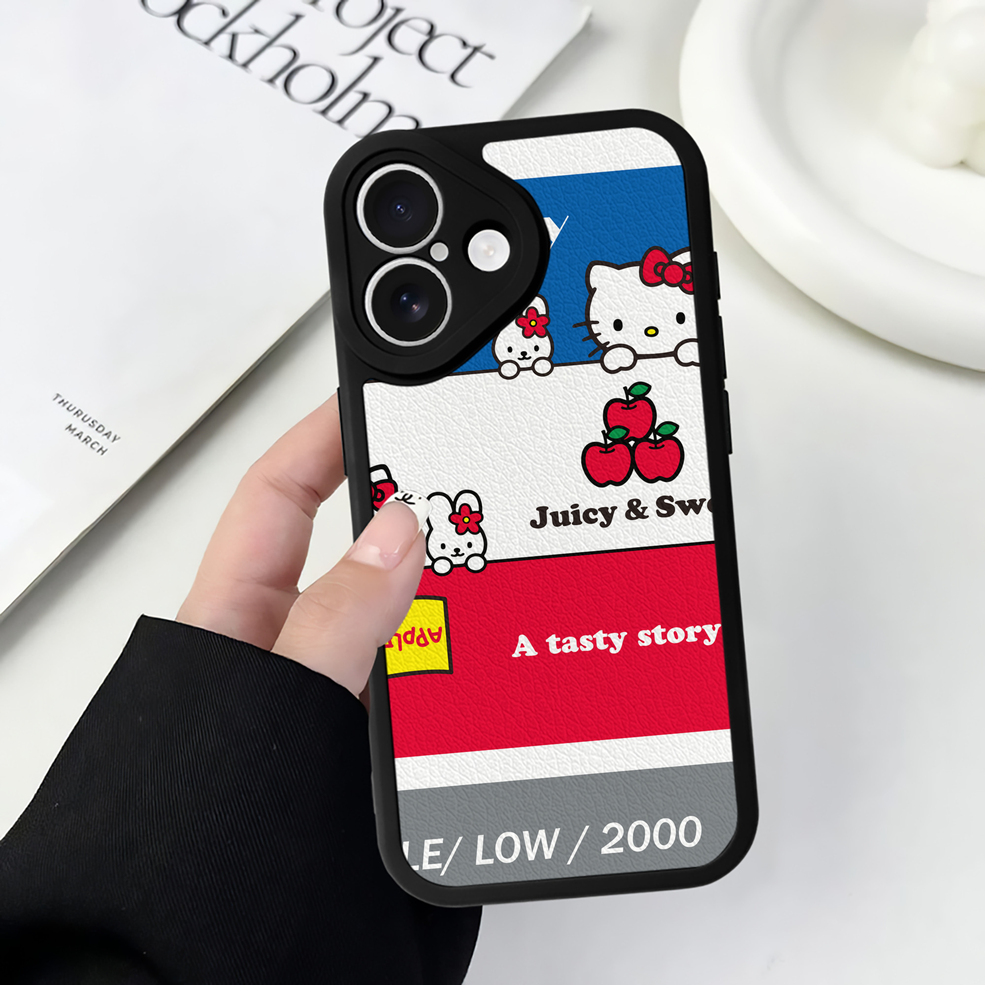 （画像用） Hello Kitty ハローキティ 【iPhone 16シリーズ対応】シリコンスマホケース（レザー調） 材質：シリコン